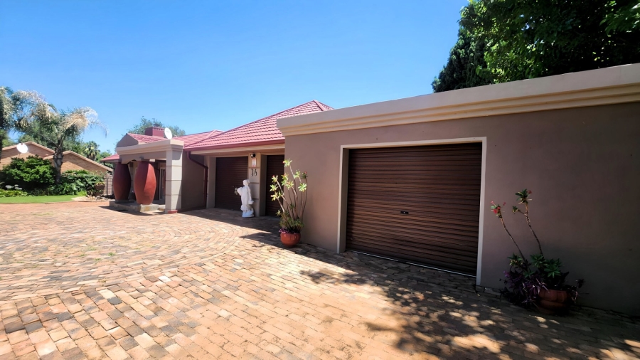 4 Bedroom Property for Sale in Wilkoppies North West